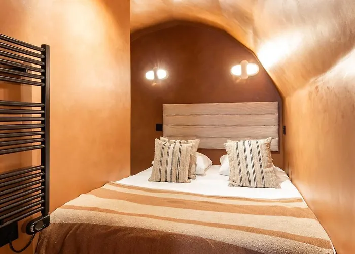 Refinement & Parisian Charm - 4br-8p - Marais