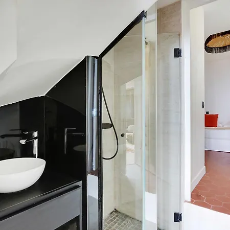 Apartment Refinement & Parisian Charm - Marais