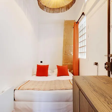 Apartment Refinement & Parisian Charm - Marais *