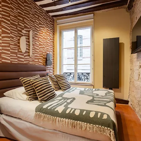 Refinement & Parisian Charm - 4br-8p - Marais