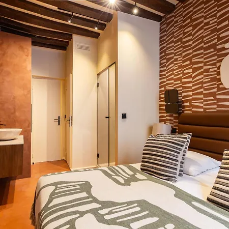 Refinement & Parisian Charm - 4br-8p - Marais Apartment Paris