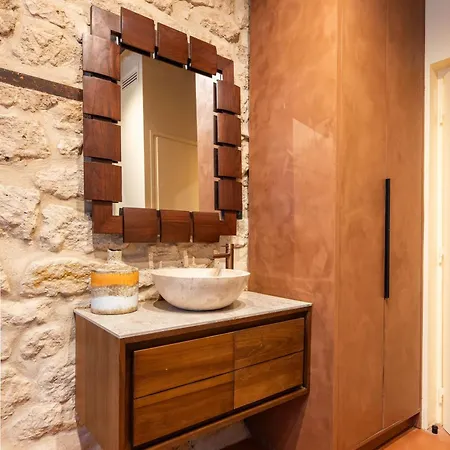 Refinement & Parisian Charm - 4br-8p - Marais Paris
