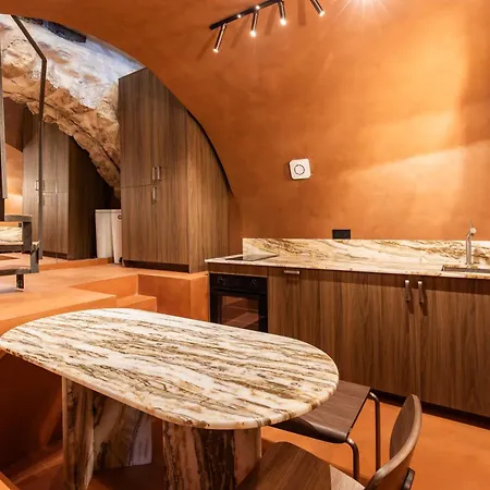 Refinement & Parisian Charm - 4br-8p - Marais Apartment