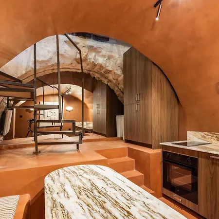 Refinement & Parisian Charm - 4br-8p - Marais